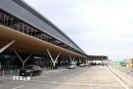 Phía bên ngoài Nhà ga hành khách T3 chiều 16/4/2025. (Ảnh: Tiến Lực/TTXVN)