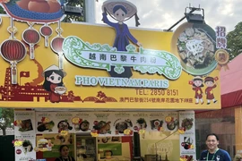 Gian hàng bán các món ăn truyền thống của Việt Nam tại lễ hội. (Nguồn: TTXVN phát)