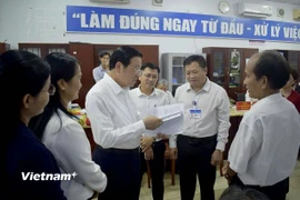 Ủy viên Bộ Chính trị, Bí thư Trung ương Đảng, Trưởng Ban Nội chính Trung ương Phan Đình Trạc kiểm tra Trung tâm phục vụ hành chính công tại phường Long Khánh, tỉnh Đồng Nai vào ngày 30/7/2025. (Ảnh: Sỹ Tuyên/Vietnam+)