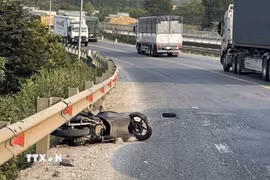 Hiện trường vụ tai nạn giao thông. (Ảnh: TTXVN phát)