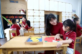 Các cơ sở giáo dục trên địa bàn tỉnh Hưng Yên đã và đang đổi mới mạnh mẽ phương pháp giáo dục, qua đó tạo chuyển biến tích cực trong hoạt động giảng dạy, nâng cao năng lực học sinh. (Ảnh: Thế Duyệt/TTXVN)