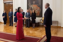 Đại sứ Việt Nam tại Bulgaria trình thư ủy nhiệm lên Tổng thống Bulgaria Rumen Radev. (Ảnh: Việt Thắng/TTXVN)