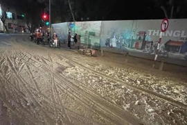 Bùn đất tại nút giao Tôn Đức Thắng-Nguyễn Thái Học (Hà Nội). (Nguồn: Facebook OFFB)