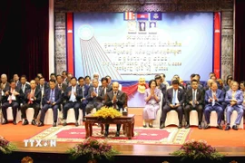 Các đại biểu tham dự lễ mít tinh kỷ niệm 47 năm Ngày thành lập Mặt trận đoàn kết phát triển tổ quốc Campuchia (2/12/1978-2/12/2025). (Ảnh: Huỳnh Thảo/TTXVN)