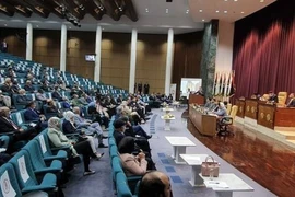 Khói bốc lên sau loạt vụ không kích xuống thủ đô Kiev của Ukraine, ngày 10/10/2022. (Ảnh: AFP/TTXVN)