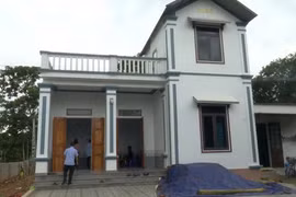 Anh Nguyễn Hữu Tường, thôn Định Tường, xã Thạch Định, huyện Thạch Thành được hỗ trợ 80 triệu đồng xây nhà mới, hiện có chỗ ở ổn định, tập trung phát triển kinh tế hộ gia đình. (Ảnh: Nguyễn Nam/TTXVN)