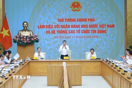Thủ tướng Lê Minh Hưng làm việc với Ngân hàng Nhà nước Việt Nam và các hệ thống tín dụng. (Ảnh: Dương Giang/TTXVN)