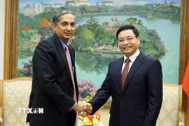Phó Thủ tướng Nguyễn Văn Thắng tiếp ông Krisha Srinivasan, Giám đốc IMF khu vực châu Á-Thái Bình Dương. (Ảnh: TTXVN phát)