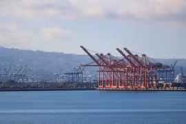 Quang cảnh cảng hàng hóa Long Beach, California, Mỹ. (Nguồn: THX/TTXVN)