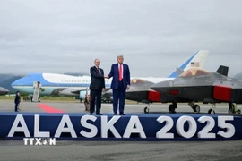 Tổng thống Nga Vladimir Putin (trái) và Tổng thống Mỹ Donald Trump tại cuộc gặp ở Alaska ngày 15/8/2025. (Nguồn: IRNA/TTXVN)