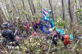 Lực lượng tìm kiếm, cứu hộ quốc gia Indonesia tại hiện trường tai nạn trực thăng ở tỉnh Nam Kalimantan, ngày 3/9/2025. (Nguồn: THX/TTXVN)