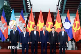 Cuộc gặp cấp cao giữa Bộ Chính trị Đảng Cộng sản Việt Nam và Ban Thường vụ Đảng Nhân dân Campuchia. (Ảnh: Thống Nhất/TTXVN)