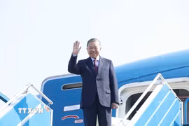 Lễ tiễn Tổng Bí thư, Chủ tịch nước Tô Lâm tại sân bay quốc tế Nội Bài. (Ảnh: Thống Nhất/TTXVN)