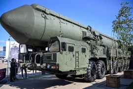 Tên lửa đạn đạo xuyên lục địa Yars của Nga được giới thiệu tại Diễn đàn Kỹ thuật-Quân sự quốc tế ở ngoại ô Moskva ngày 15/8/2023. (Ảnh: AFP/TTXVN)