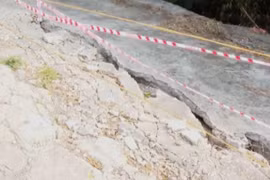 Phú Thọ công bố tình huống khẩn cấp do sạt lở, nứt đê Cà Lồ-Nam Viêm