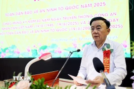 Ông Trần Cẩm Tú, Ủy viên Bộ Chính trị, Thường trực Ban Bí thư phát biểu tại Ngày hội. (Ảnh: Thế Duyệt/TTXVN)
