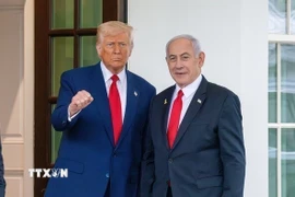 Tổng thống Mỹ Donald Trump (trái) và Thủ tướng Israel Benjamin Netanyahu tại cuộc gặp ở Nhà Trắng, Washington, DC. (Ảnh: IRNA/TTXVN)