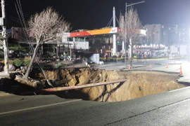 Hố tử thần xuất hiện trên đường phố ở Seoul, Hàn Quốc ngày 24/3/2025. (Ảnh: Yonhap/TTXVN)