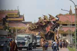 Cảnh đổ nát sau trận động đất tại Mandalay, Myanmar. (Ảnh: THX/TTXVN)