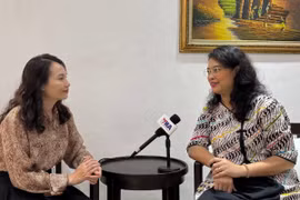 Bà Dinna Prapto Raharja trả lời phỏng vấn phóng viên TTXVN tại Jakarta, Indonesia. (Ảnh: Minh Thái/TTXVN)