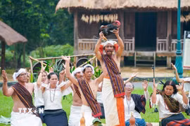 Lễ cúng mừng lúa mới - lễ thức quan trọng trong đời sống tâm linh, văn hóa cộng đồng bào Chu Ru. (Ảnh: Khánh Hòa/TTXVN)