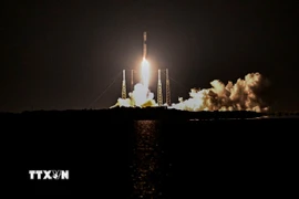 Tên lửa Falcon 9 của SpaceX mang theo vệ tinh Starlink 4-20 rời bệ phóng tại trung tâm vũ trụ ở Mũi Canaveral, bang Florida, Mỹ ngày 4/9/2022. (Ảnh: AFP/TTXVN)