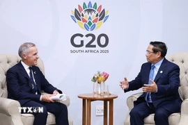 Nhân chuyến tham dự Hội nghị Thượng đỉnh G20 tại Nam Phi, chiều 22/11/2025 (giờ địa phương), Thủ tướng Phạm Minh Chính gặp Thủ tướng Canada Mark Carney. (Ảnh: Dương Giang/TTXVN)