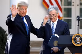 Tổng thống Mỹ Donald Trump (trái) và Chủ tịch Cục Dự trữ Liên bang Mỹ (Fed) Jerome Powell. (Nguồn: Reuters)