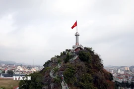 Cột cờ núi Phai Vệ - biểu tượng của Lạng Sơn. (Ảnh: Văn Đạt/TTXVN)