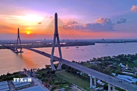 Cầu Cần Thơ là cầu dây văng có nhịp chính dài nhất tại khu vực Đông Nam Á (chiều dài nhịp chính là 550m), được xây dựng bằng nguồn viện trợ phát triển chính thức ODA của Chính phủ Nhật Bản và vốn đối ứng của Chính phủ Việt Nam. (Ảnh: Tuấn Anh/TTXVN)