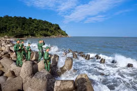 Bộ đội biên phòng Hòn Khoai (Cà Mau) giữ vững bình yên vùng biển cực Nam Tổ quốc. (Nguồn: TTXVN phát)