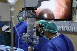 Đội ngũ phẫu thuật thực hiện ca cấy ghép tại Bệnh viện Rambam ở Haifa. (Nguồn: Trung tâm Y tế Rambam)