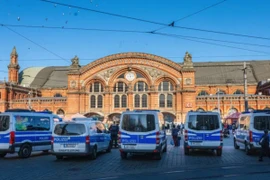 Lực lượng cảnh sát phong tỏa nhà ga trung tâm Bremen sau khi có đe dọa đánh bom. (Nguồn: DPA)