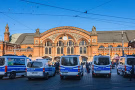 Lực lượng cảnh sát phong tỏa nhà ga trung tâm Bremen sau khi có đe dọa đánh bom. (Nguồn: DPA)