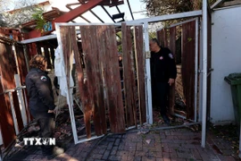 Ngôi nhà bị phá hủy sau vụ tấn công tên lửa tại Rishon Letsiyon, Israel, ngày 9/3/2026. (Nguồn: THX/TTXVN)