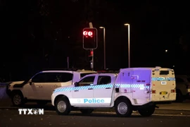 Xe cảnh sát tại hiện trường vụ tấn công khủng bố ở Sydney, Australia ngày 14/12/2025. (Nguồn: THX/TTXVN)