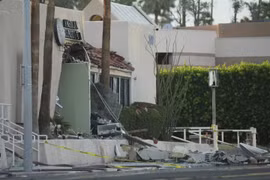 Hiện trường vụ đánh bom phòng khám hỗ trợ sinh sản ở bang California, Mỹ ngày 17/5/2025. (Ảnh: AP/TTXVN)