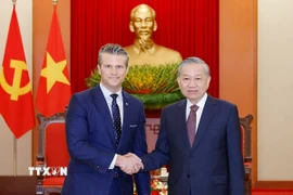 Tổng Bí thư Tô Lâm tiếp Bộ trưởng Bộ Chiến tranh Hoa Kỳ Pete Hegseth. (Ảnh: Thống Nhất/TTXVN)