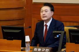 Tổng thống Hàn Quốc Yoon Suk Yeol trong phiên điều trần tại Toà án Hiến pháp ở Seoul, ngày 13/2/2025. (Nguồn: THX/TTXVN)