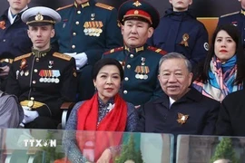 Tổng Bí thư Tô Lâm và Phu nhân dự Lễ duyệt binh Kỷ niệm 80 năm Ngày Chiến thắng trong Chiến tranh Vệ quốc vĩ đại. (Ảnh: Thống Nhất/TTXVN)