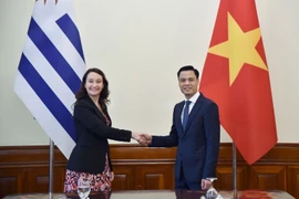 Thứ trưởng Bộ Ngoại giao Đặng Hoàng Giang và Thứ trưởng Bộ Ngoại giao Uruguay Valeria Csusaki Cabrera. (Nguồn: Bộ Ngoại giao)