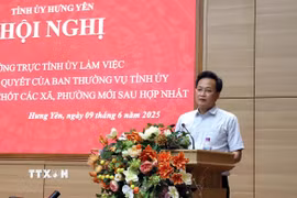 Bí thư Tỉnh ủy Hưng Yên Nguyễn Hữu Nghĩa phát biểu tại Hội nghị công bố nhân sự chủ chốt các xã, phường mới sau hợp nhất. (Ảnh: Đinh Văn Nhiều/TTXVN)