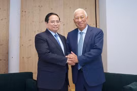 Thủ tướng Phạm Minh Chính gặp Chủ tịch Hội đồng châu Âu Antonio Costa. (Ảnh: Dương Giang/TTXVN)