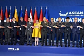 Bộ trưởng Ngoại giao Lê Hoài Trung chụp ảnh chung với Bộ trưởng Ngoại giao các nước ASEAN trước Hội nghị AMM Retreat tại Cebu, Philippines. (Ảnh: Việt Dũng/TTXVN)