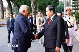 Chủ tịch Quốc hội Trần Thanh Mẫn đón Chủ tịch Hội đồng châu Âu António Costa. (Ảnh: Doãn Tấn/TTXVN)
