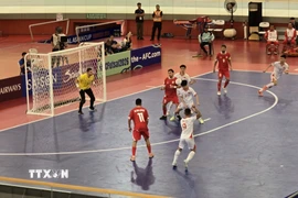 Pha đánh đầu cận thành của đội tuyển Futsal Việt Nam trong trận gặp Liban. (Ảnh: Lê Minh Hưởng/TTXVN)