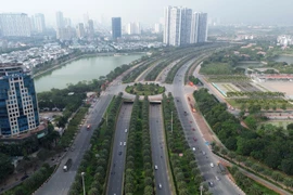 Hầm chui đại lộ Thăng Long các phương tiện lưu thông tốt cả hai chiều, sáng 14/2. (Ảnh: Quốc Khánh/TTXVN)