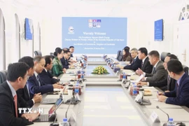 Quang cảnh cuộc gặp, làm việc giữa Đoàn công tác Bộ Ngoại giao Việt Nam và Bộ Thương mại Campuchia, ngày 13/01/2026. (Ảnh: Hoàng Minh/TTXVN)