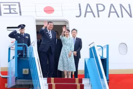 Thủ tướng Nhật Bản Ishiba Shigeru và Phu nhân đến Hà Nội, bắt đầu chuyến thăm chính thức Việt Nam. (Ảnh: An Đăng/TTXVN)