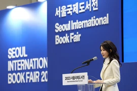 Bà Kim Keon Hee phát biểu tại Hội chợ sách quốc tế Seoul, Hàn Quốc, ngày 14/6/2023. (Ảnh: Yonhap/TTXVN)